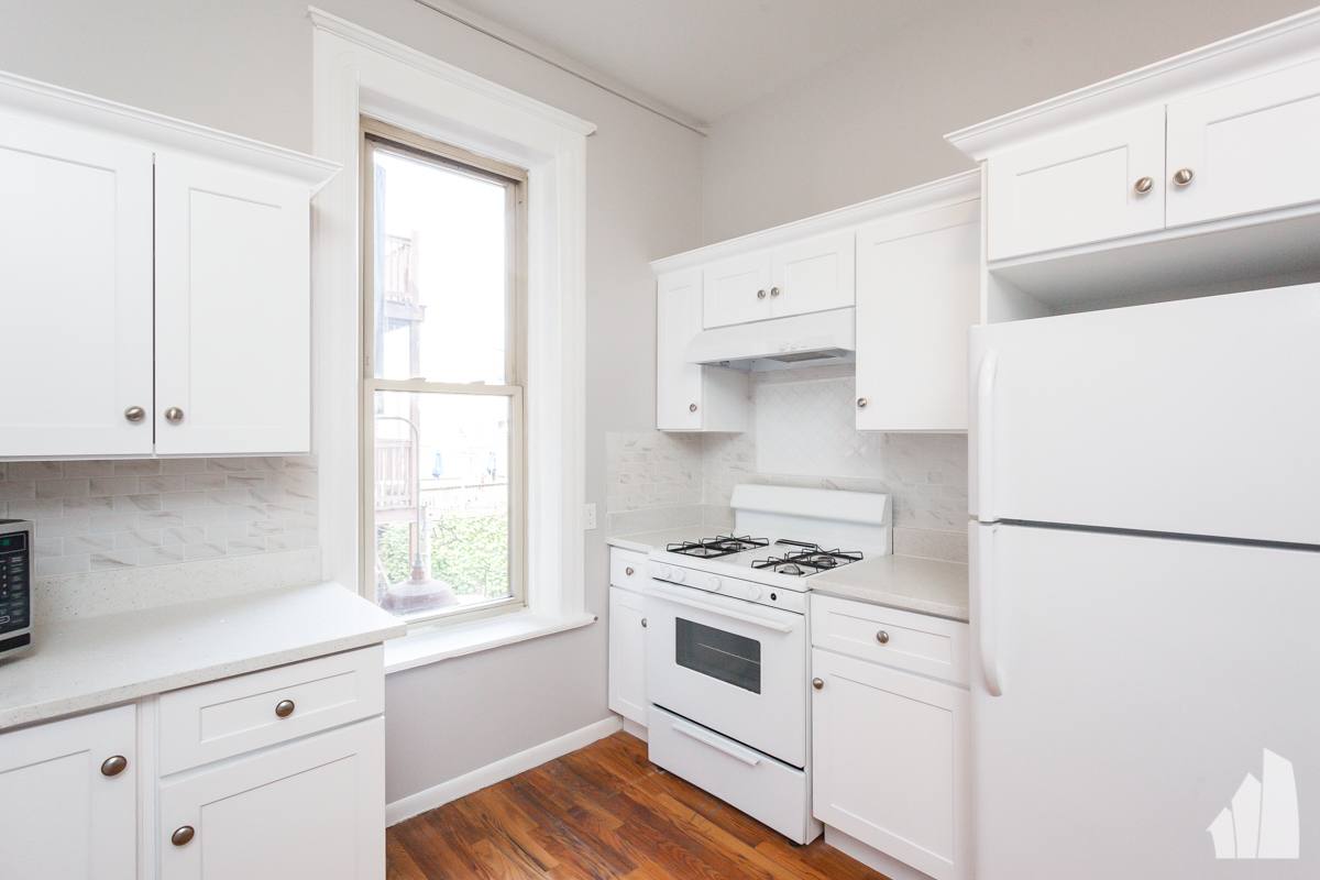Apartment for rent at 900 W Newport #2, Chicago, IL 60657