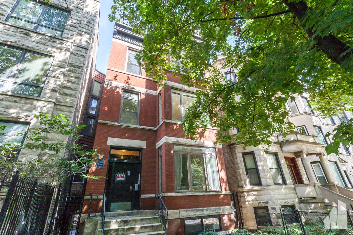 Apartment for rent at 900 W Newport #2, Chicago, IL 60657
