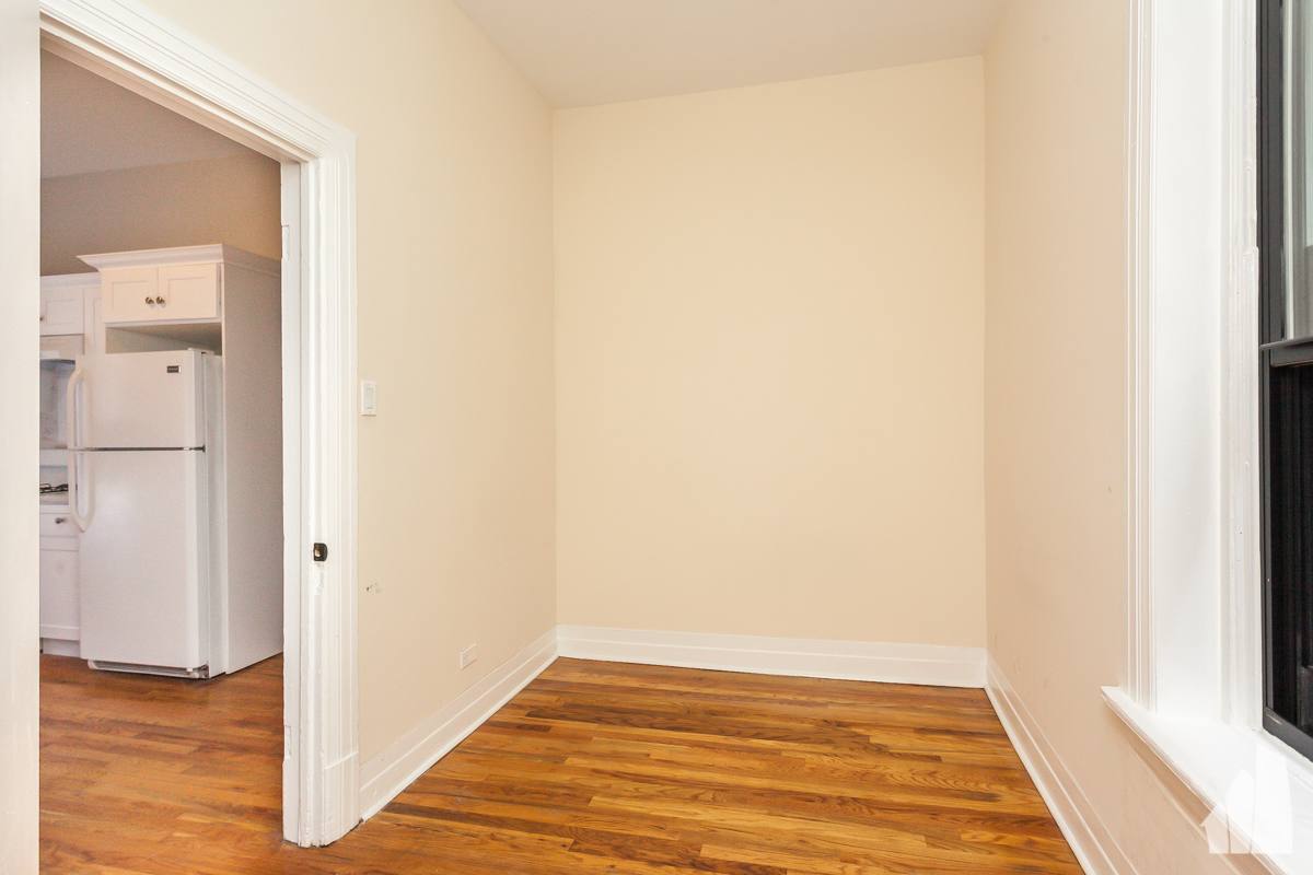 Apartment for rent at 900 W Newport #2, Chicago, IL 60657