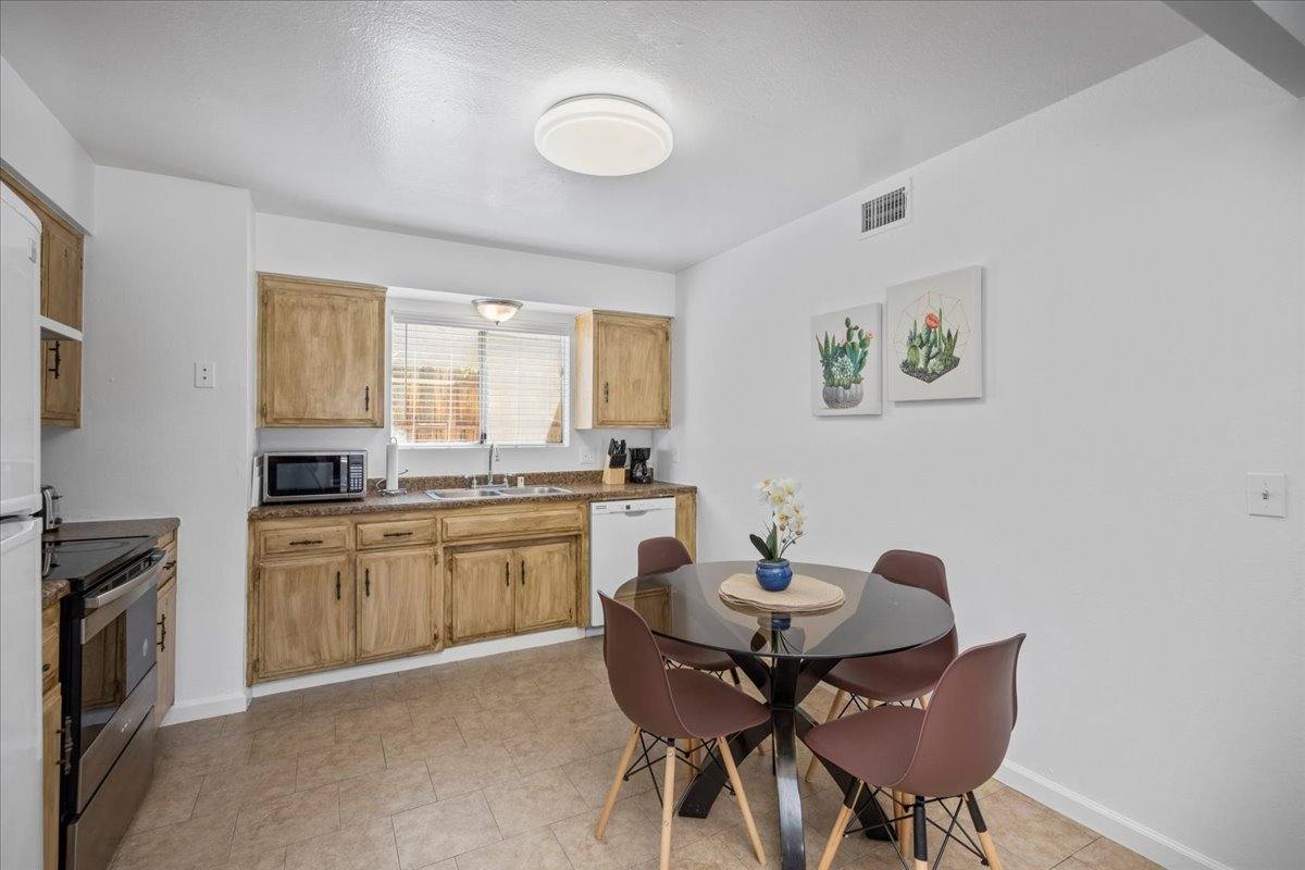 Townhouse for rent at 4225 Parkwood Court #3, Bakersfield, CA 93309