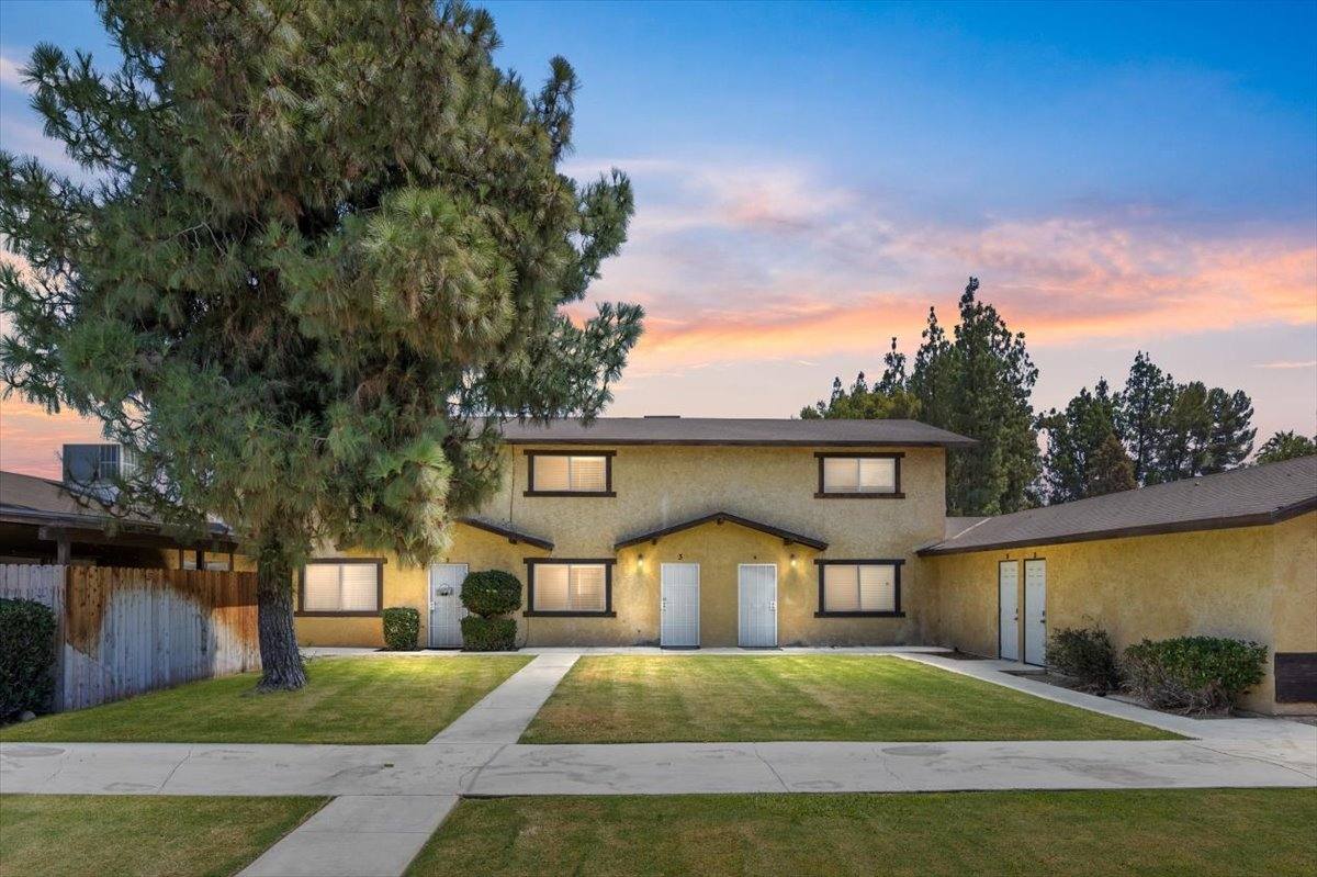 Townhouse for rent at 4225 Parkwood Court #3, Bakersfield, CA 93309