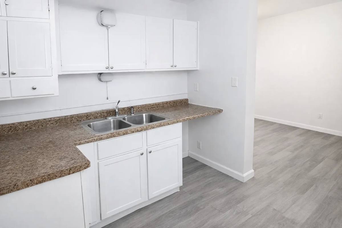 Apartment for rent at 1947 Grand Ave, Saint Paul, MN 55105