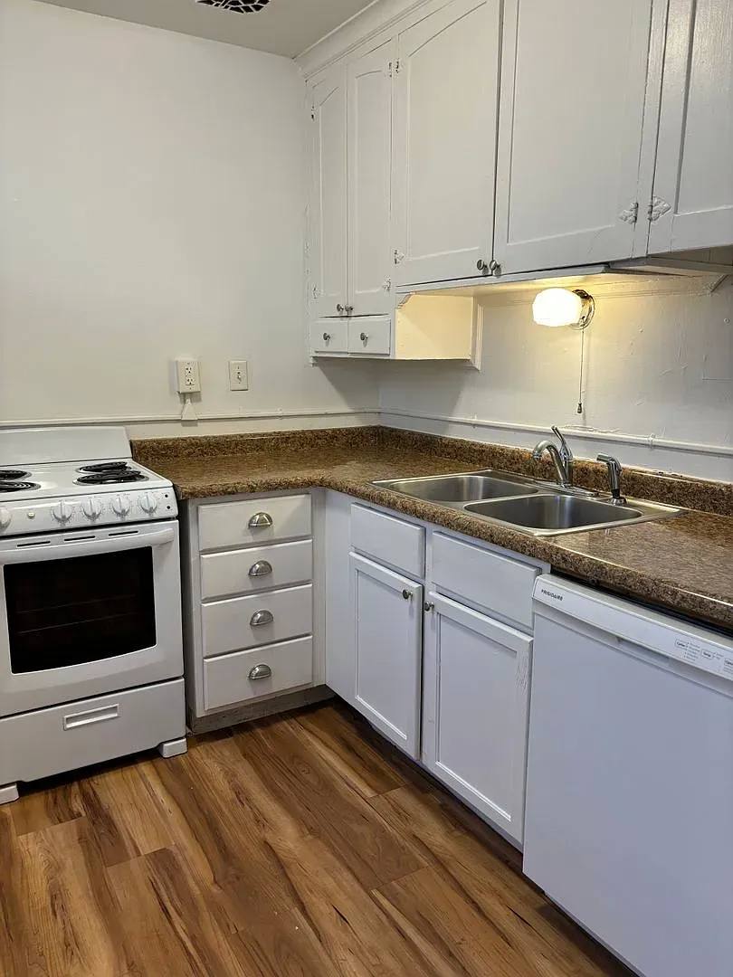 Apartment for rent at 1947 Grand Ave, Saint Paul, MN 55105