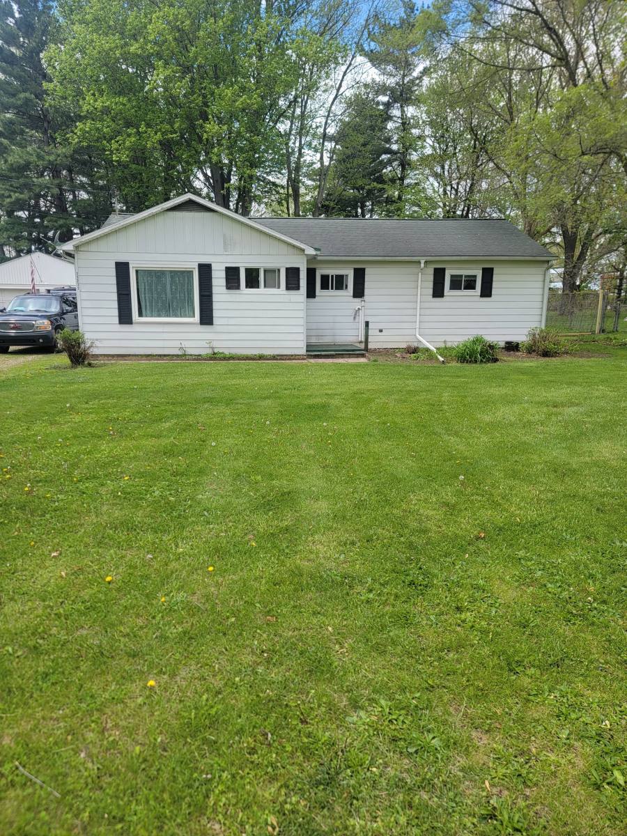 House for rent at 15235 Ackerson Dr, Battle Creek, MI 49014