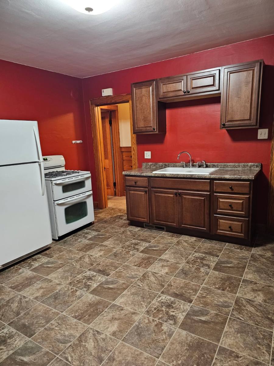 Apartment for rent at 1621 Cambridge Ave, Sheboygan, WI 53081