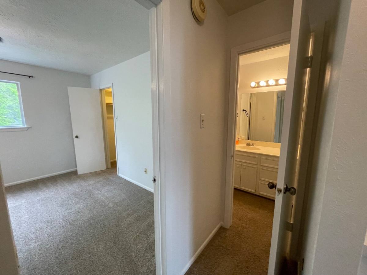 House for rent at 2 A Thunderbird Dr, Conroe, TX 77304