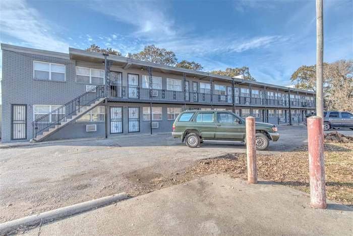 Apartment for rent at 1433 Court Ave, Memphis, TN 38104