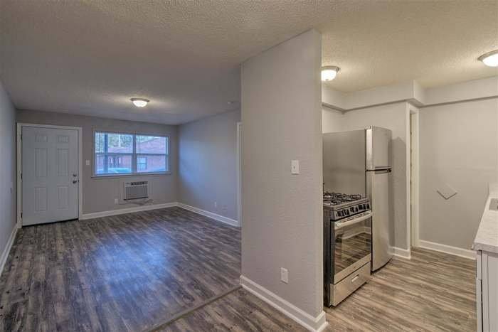 Apartment for rent at 1433 Court Ave, Memphis, TN 38104