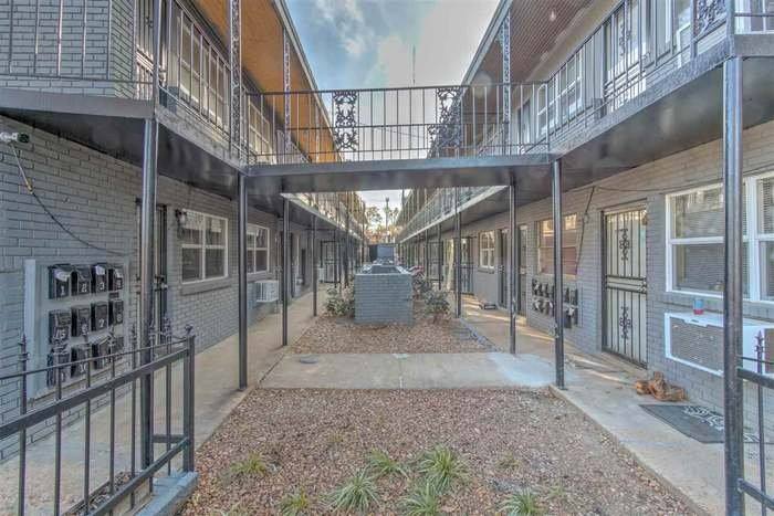Apartment for rent at 1433 Court Ave, Memphis, TN 38104