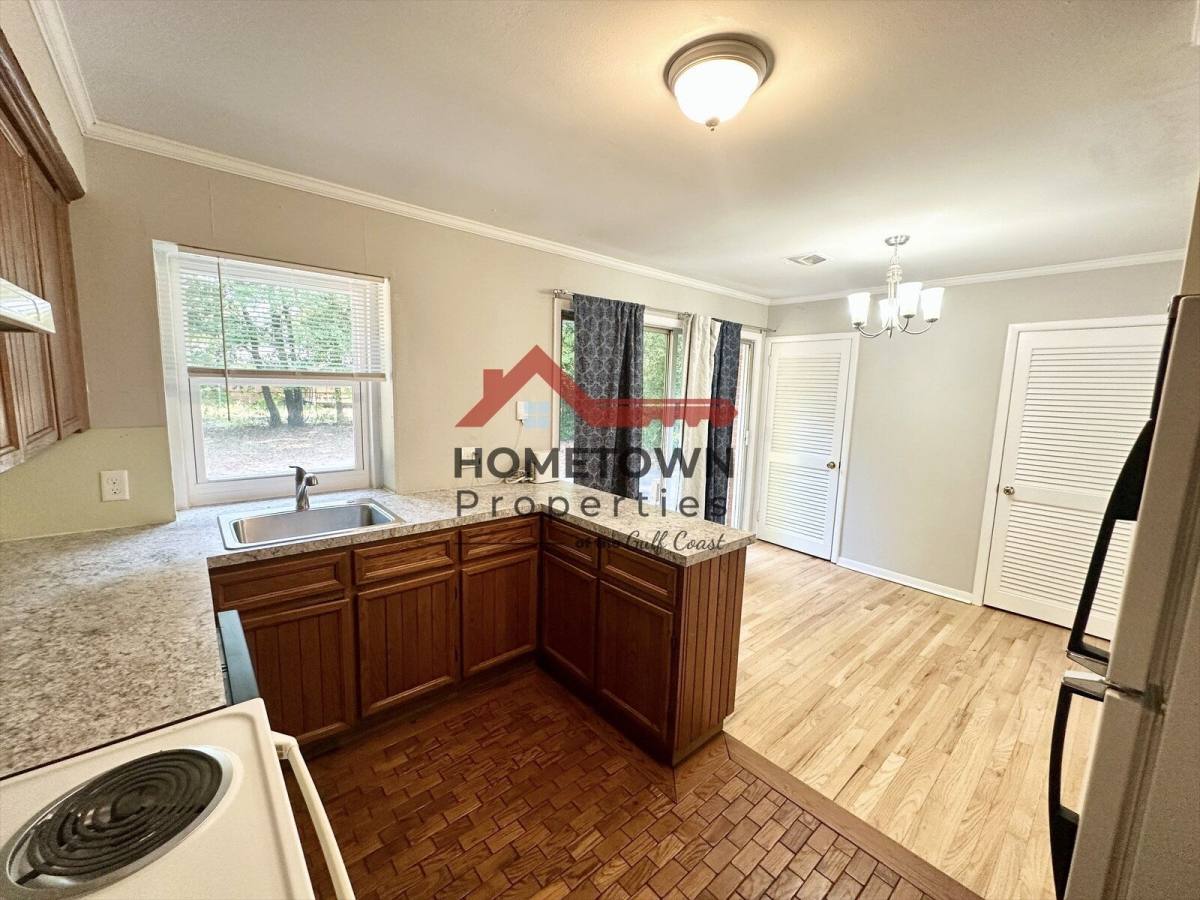 House for rent at 3730 Forest Glen Dr, Pensacola, FL 32504