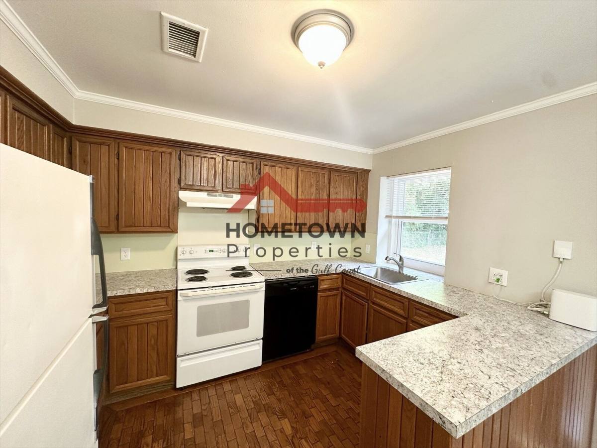House for rent at 3730 Forest Glen Dr, Pensacola, FL 32504