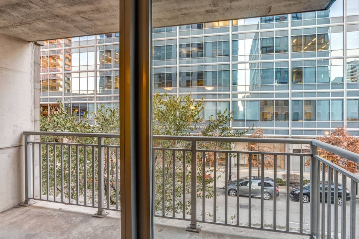 Apartment for rent at 180 N Jefferson St, Chicago, IL 60661