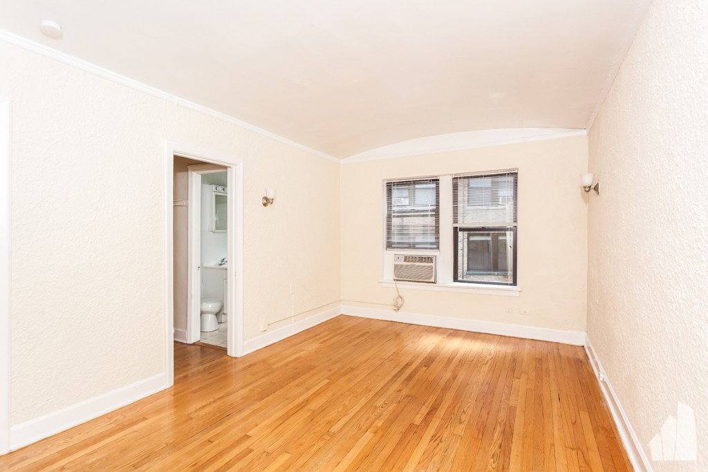 Apartment for rent at 536 W Arlington Place #210, Chicago, IL 60614