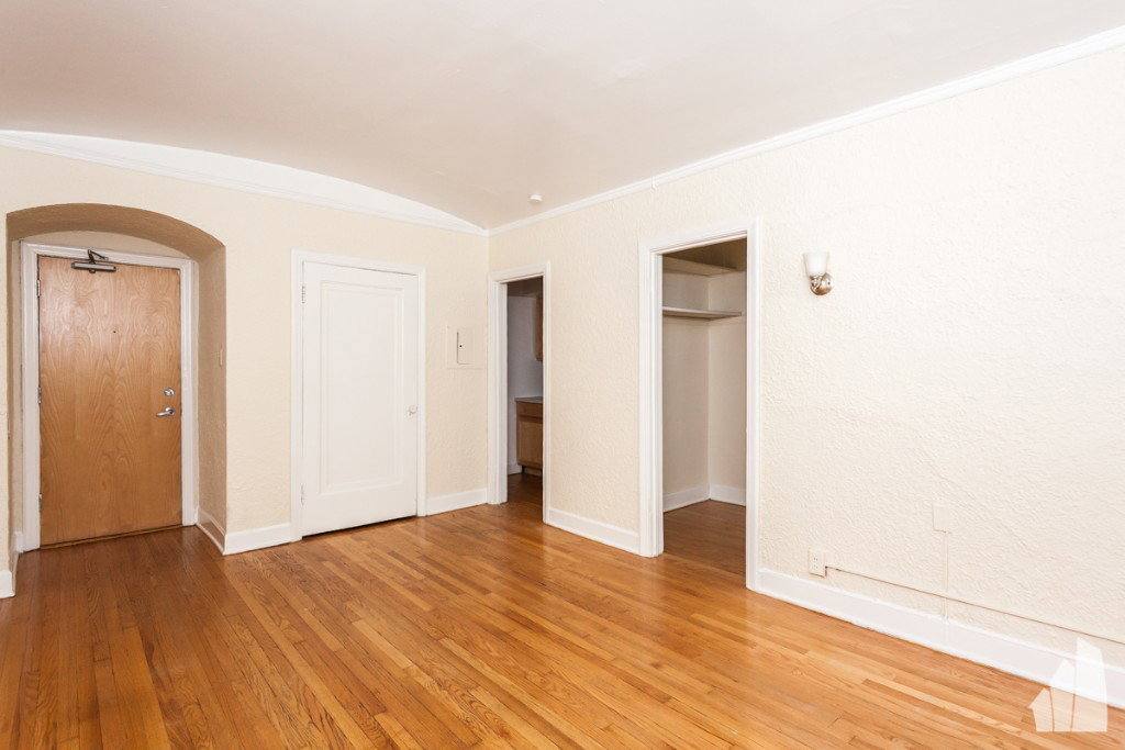 Apartment for rent at 536 W Arlington Place #210, Chicago, IL 60614