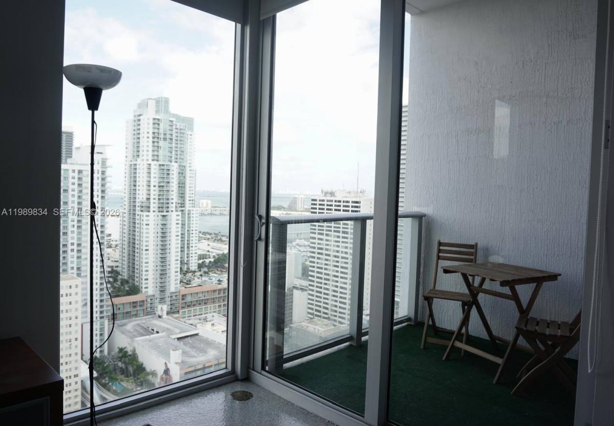 Apartment for rent at 151 SE 1st St #3304, Miami, FL 33131
