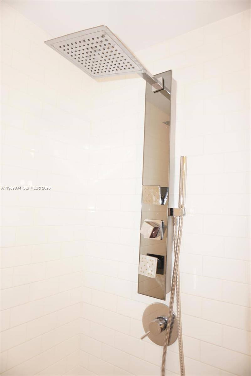 Apartment for rent at 151 SE 1st St #3304, Miami, FL 33131