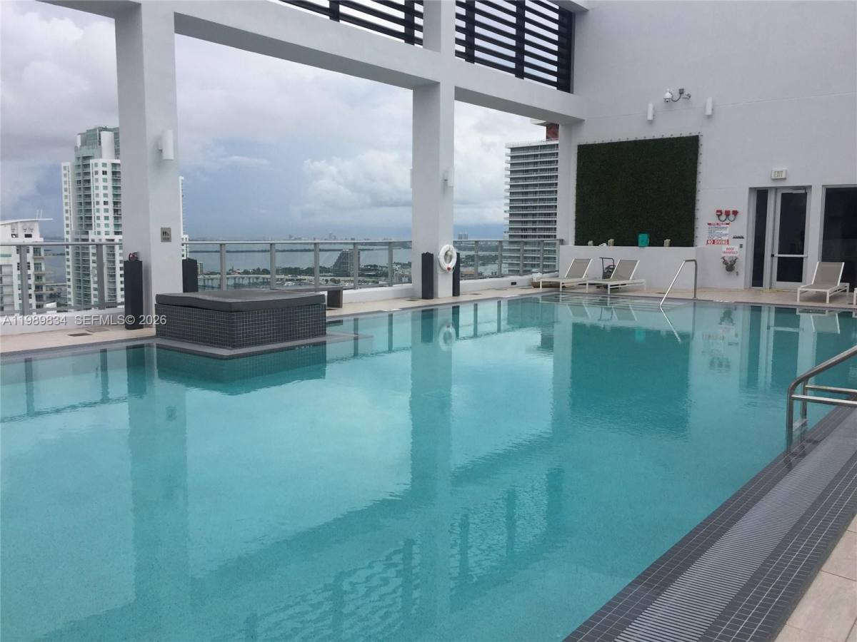 Apartment for rent at 151 SE 1st St #3304, Miami, FL 33131