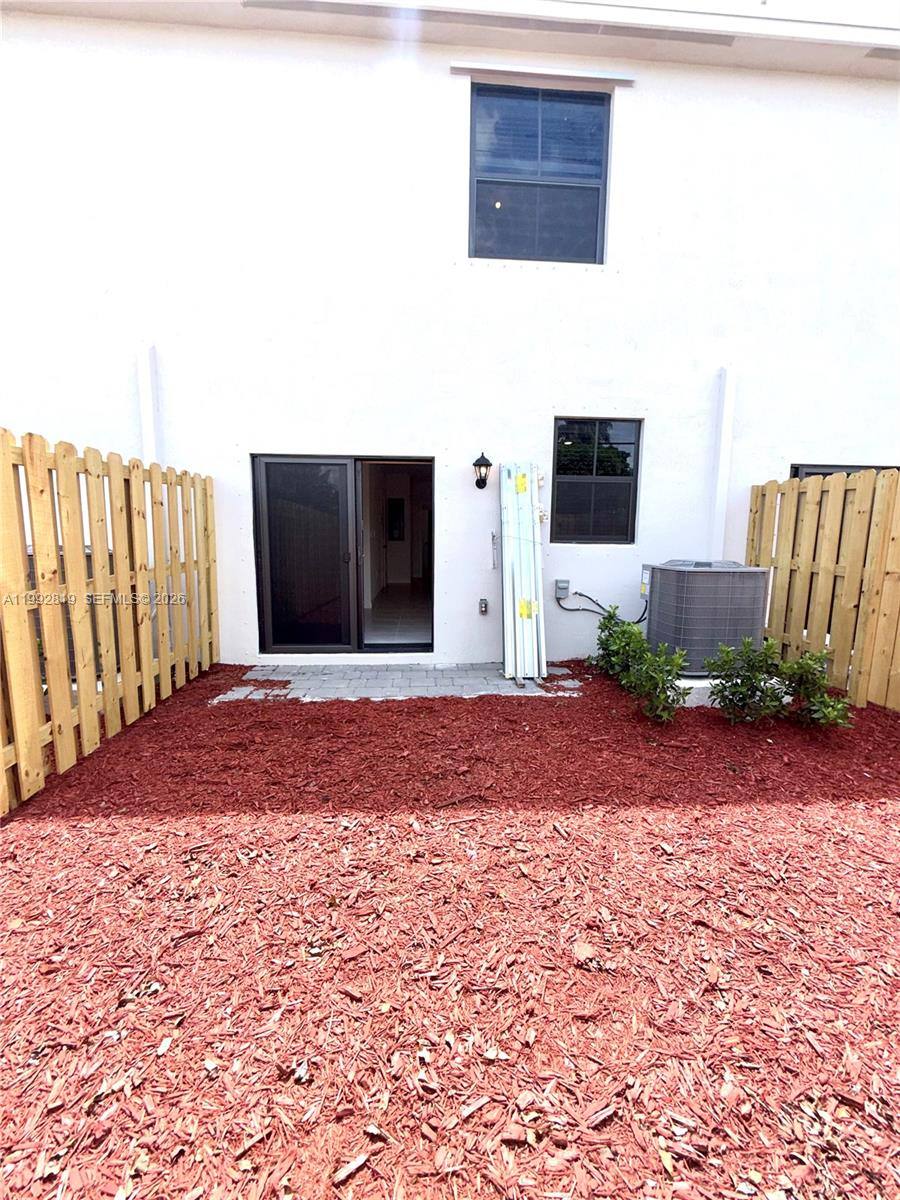 Townhouse for rent at 359 NE 16th St, Homestead, FL 33034