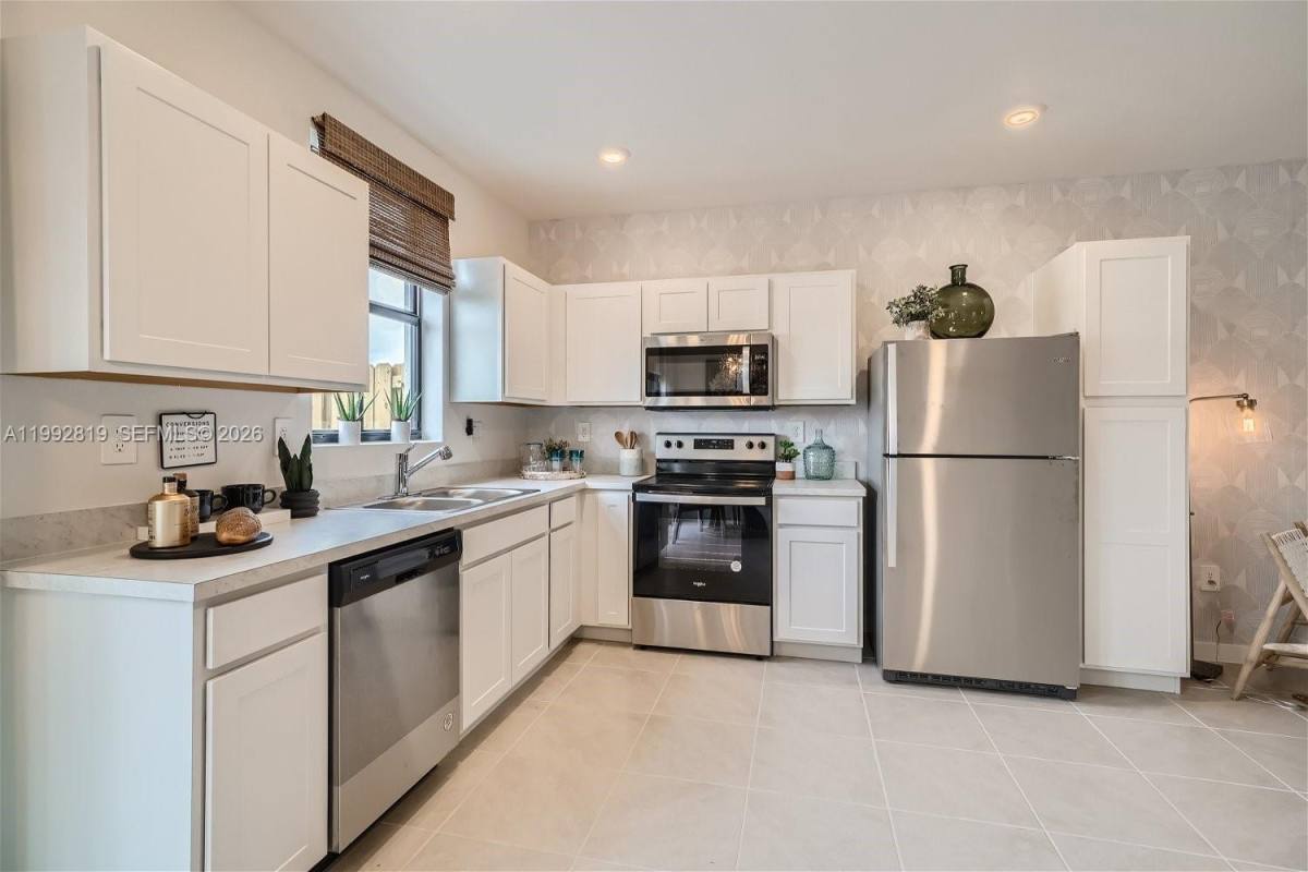 Townhouse for rent at 359 NE 16th St, Homestead, FL 33034