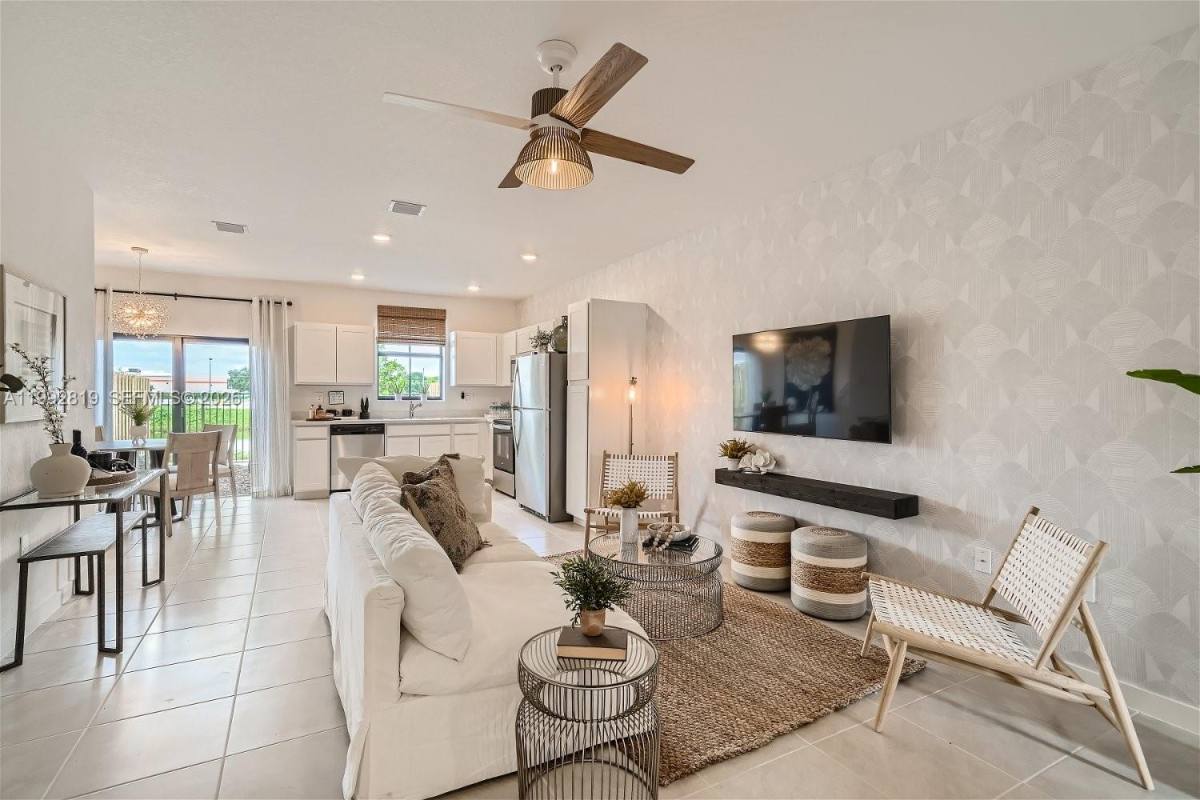 Townhouse for rent at 359 NE 16th St, Homestead, FL 33034