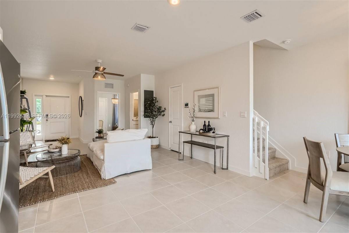 Townhouse for rent at 359 NE 16th St, Homestead, FL 33034