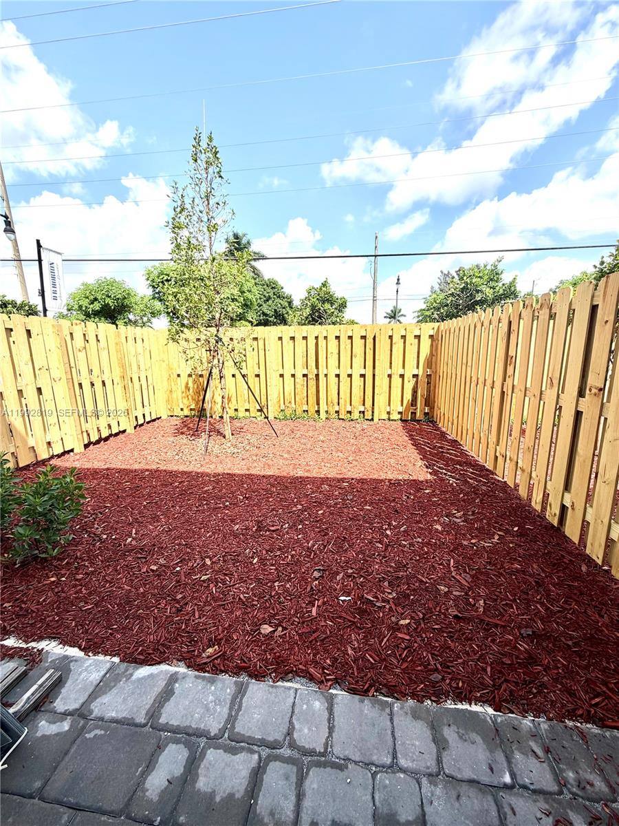 Townhouse for rent at 359 NE 16th St, Homestead, FL 33034