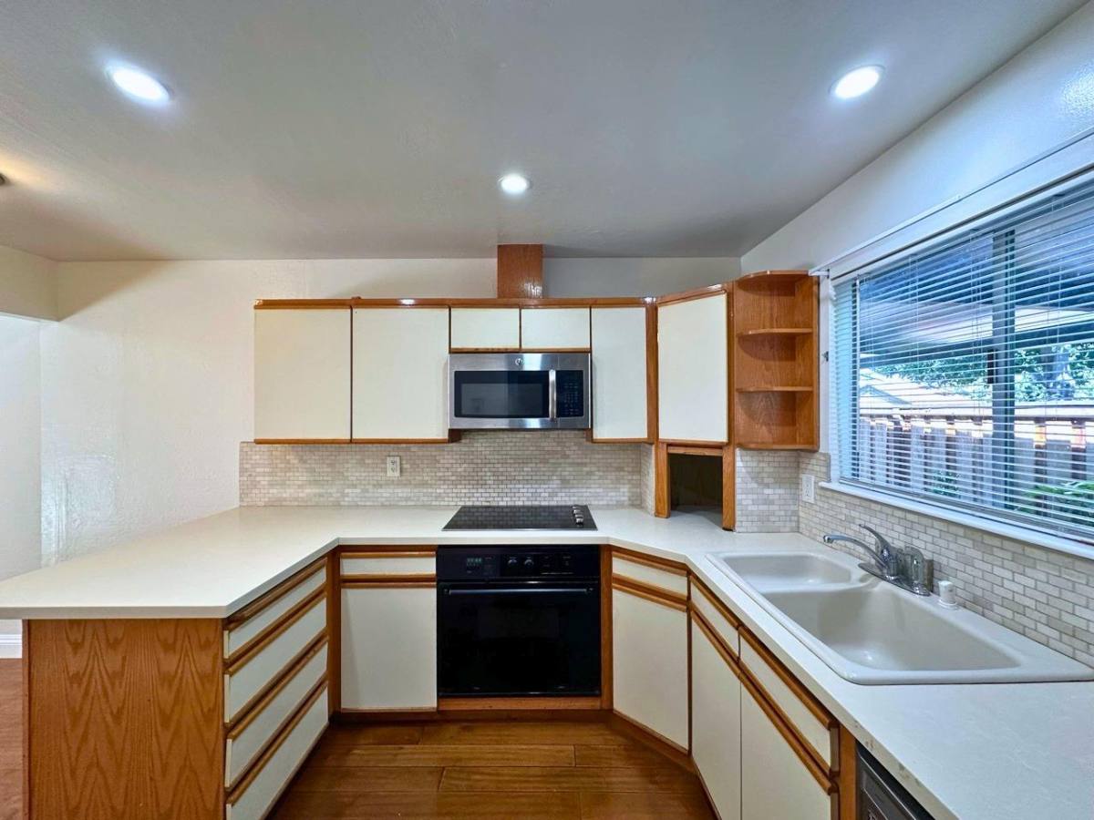 Townhouse for rent at 2047 Montecito Ave 1 - 13, Mountain View, CA 94043