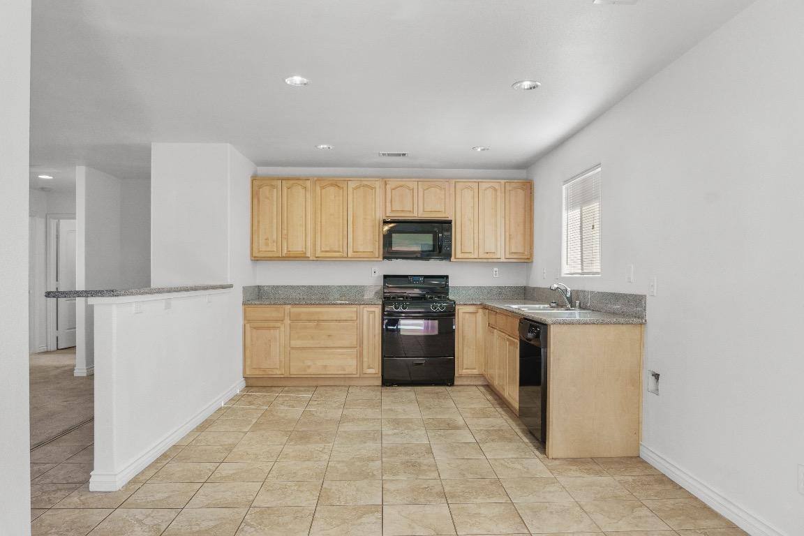 Apartment for rent at 16201 Viho Rd #4, Apple Valley, CA 92307