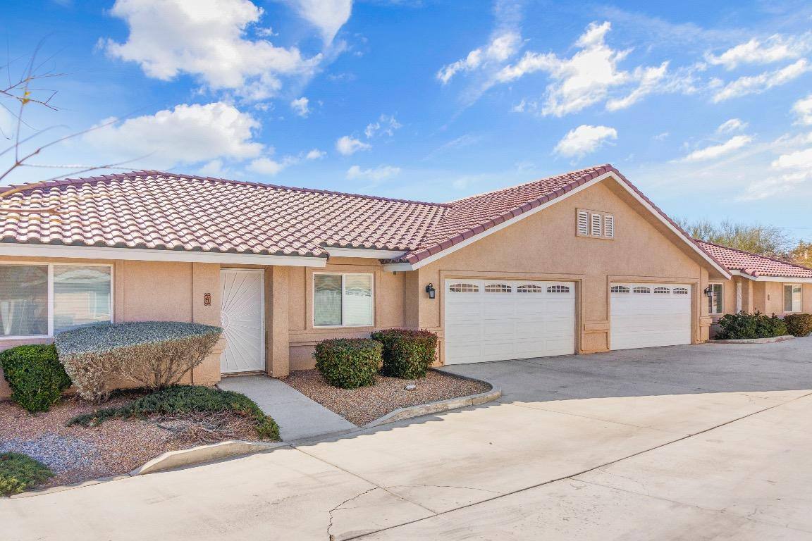 Apartment for rent at 16201 Viho Rd #4, Apple Valley, CA 92307