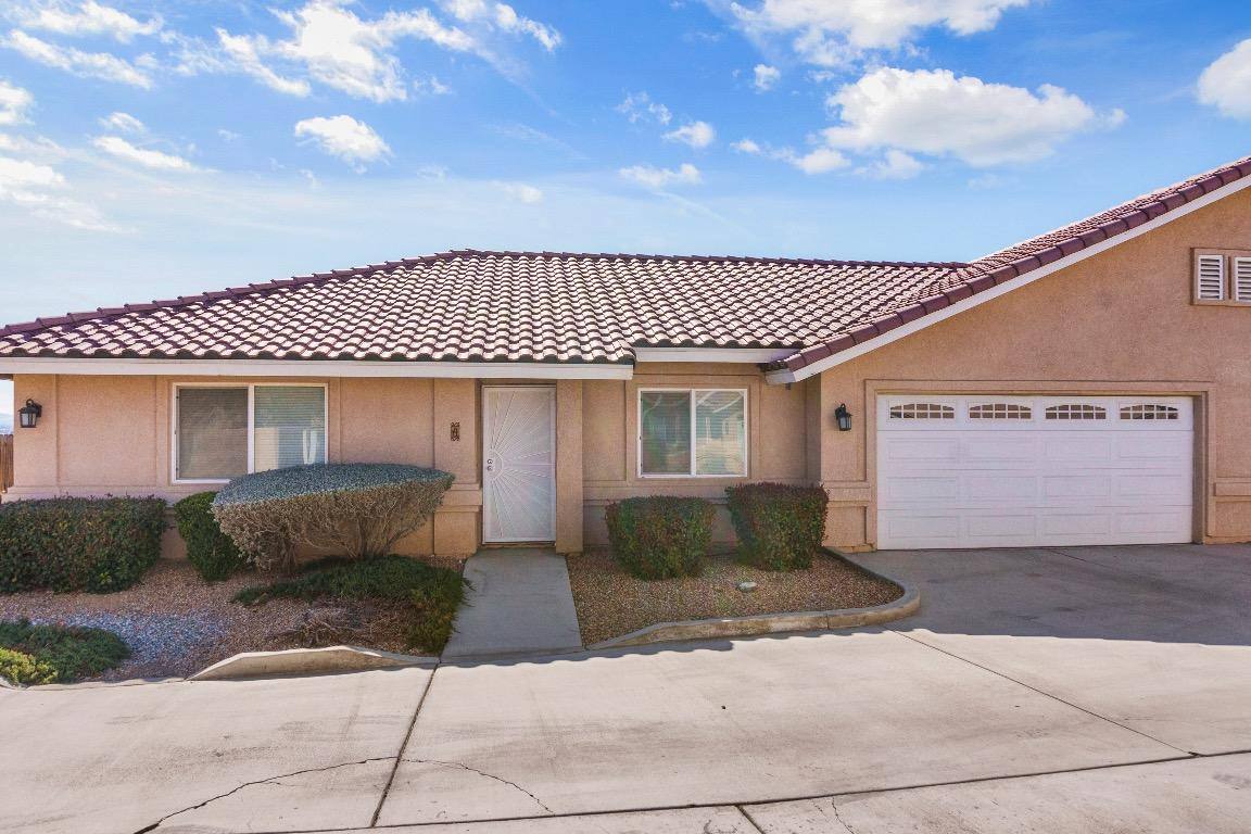 Apartment for rent at 16201 Viho Rd #4, Apple Valley, CA 92307