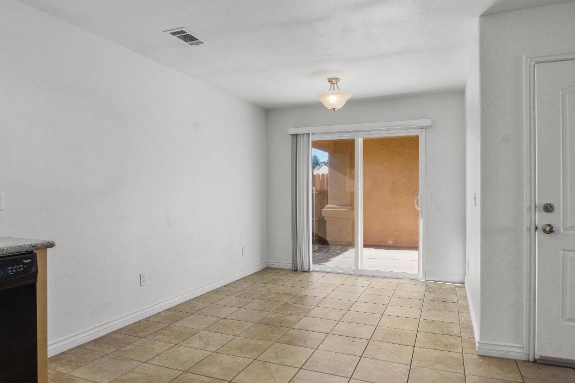 Apartment for rent at 16201 Viho Rd #4, Apple Valley, CA 92307