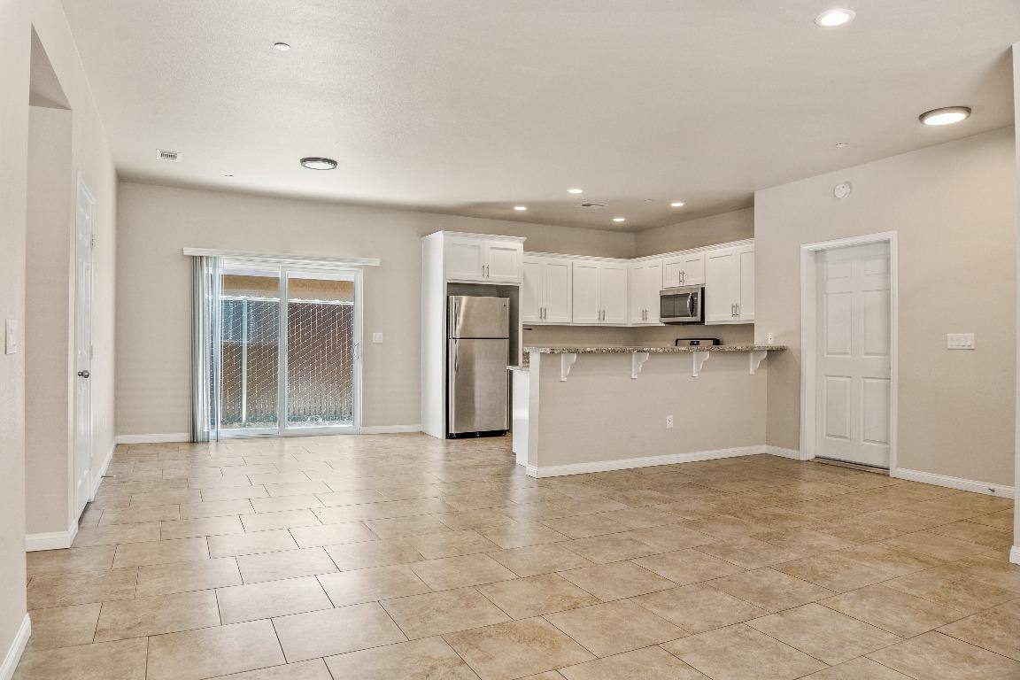 Apartment for rent at 16476 Smoke Tree St #B, Hesperia, CA 92345