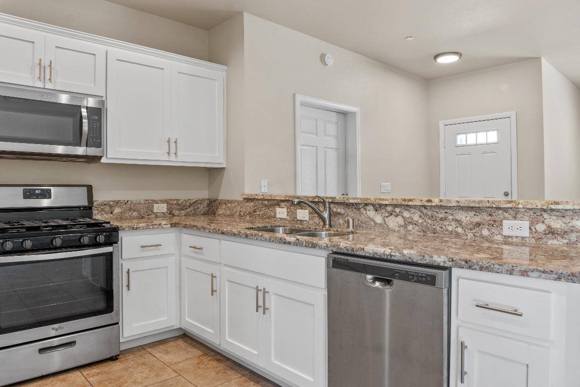 Apartment for rent at 16476 Smoke Tree St #B, Hesperia, CA 92345