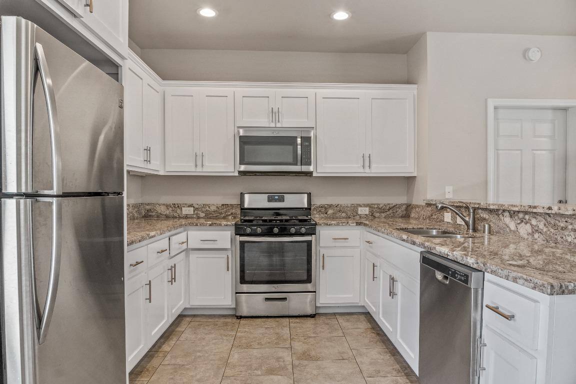 Apartment for rent at 16476 Smoke Tree St #B, Hesperia, CA 92345
