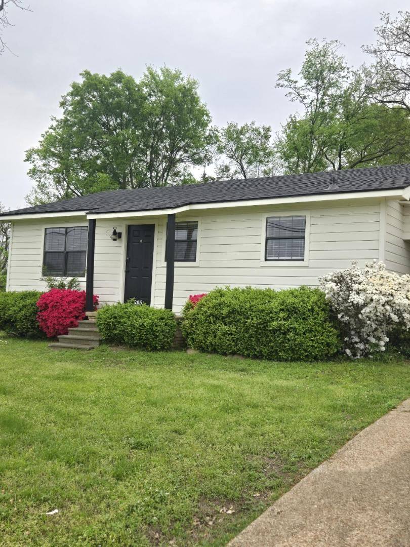 House for rent at 206 Cooper St, Lindale, TX 75771