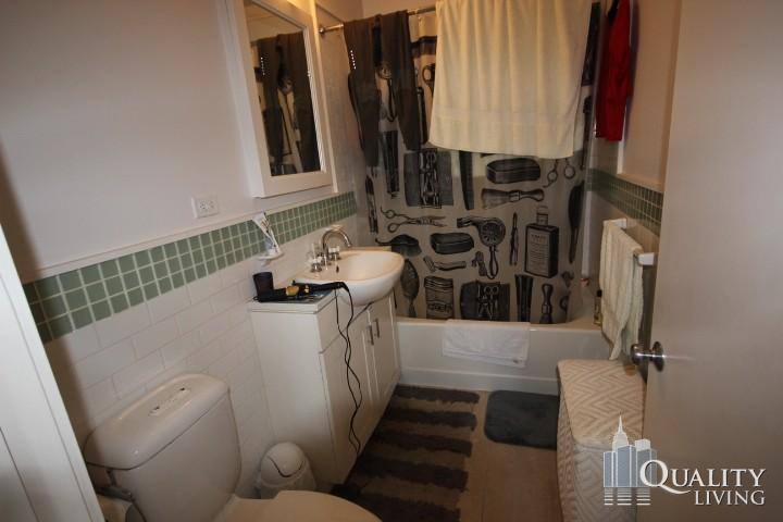 Townhouse for rent at 252 W 10th St #2, New York, NY 10014