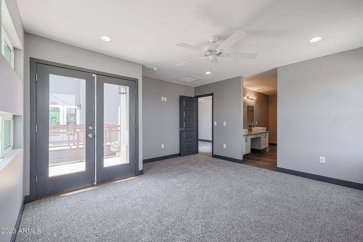 Townhouse for rent at 924 E Old Southern Ave, Phoenix, AZ 85042