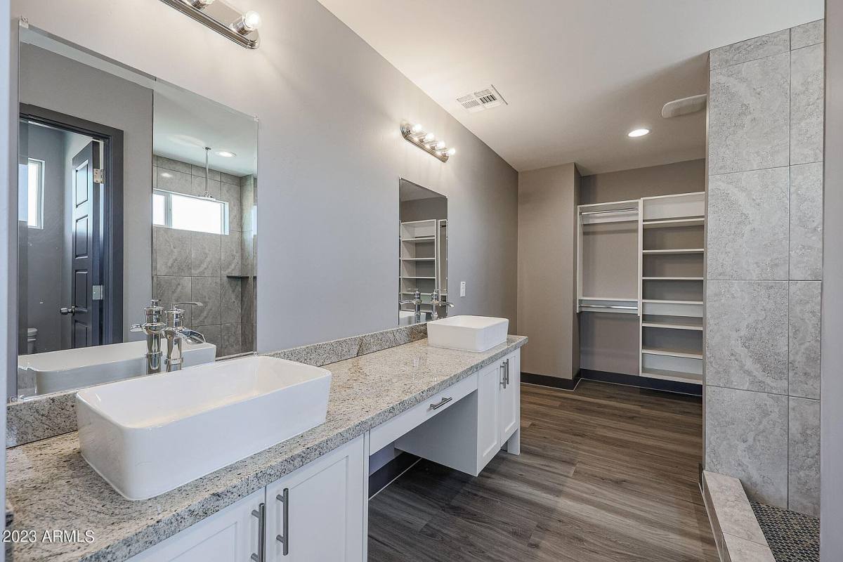 Townhouse for rent at 924 E Old Southern Ave, Phoenix, AZ 85042