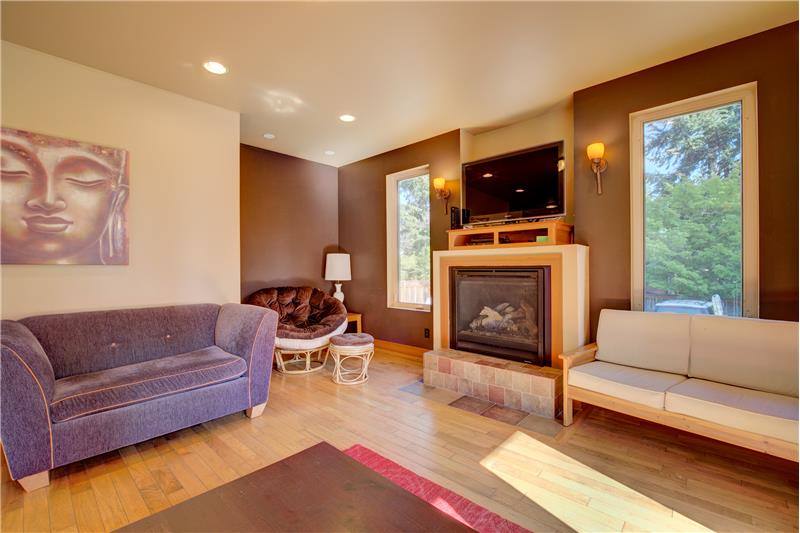 House for rent at 10516 20th Ave NE, Seattle, WA 98125