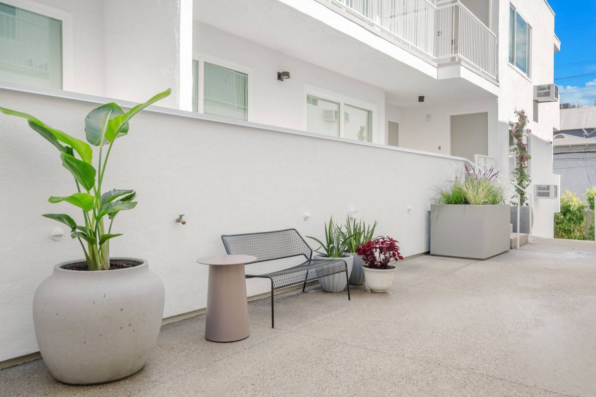 Apartment for rent at 1422 Tamarind Ave, Los Angeles, CA 90028