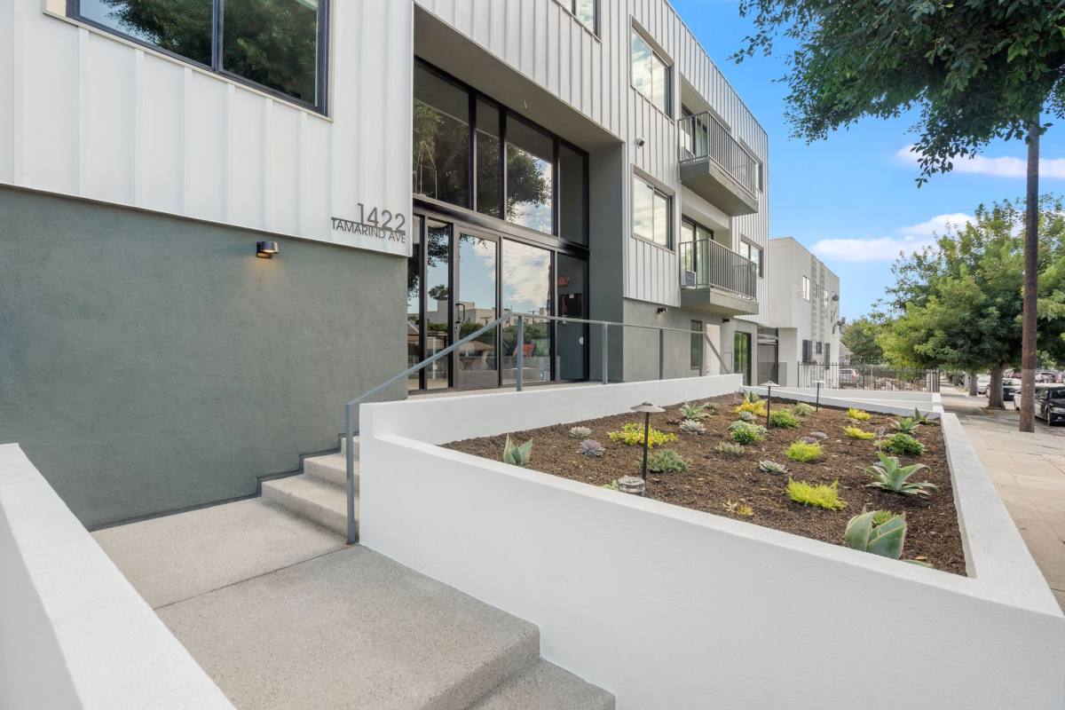 Apartment for rent at 1422 Tamarind Ave, Los Angeles, CA 90028