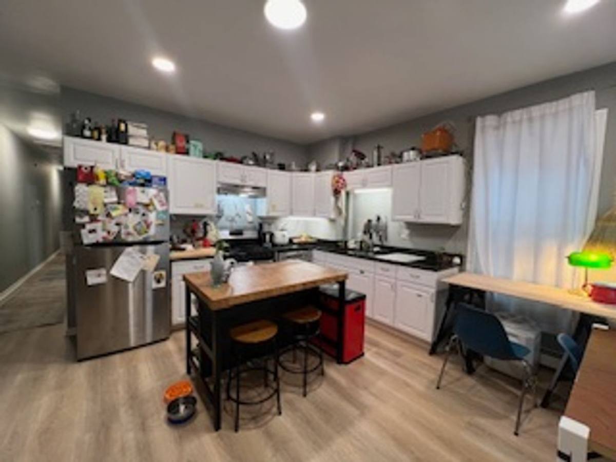 Apartment for rent at 946 State St, New Haven, CT 06511
