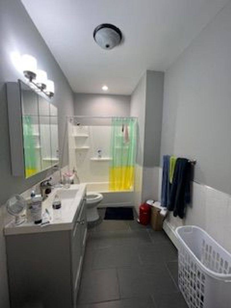 Apartment for rent at 946 State St, New Haven, CT 06511