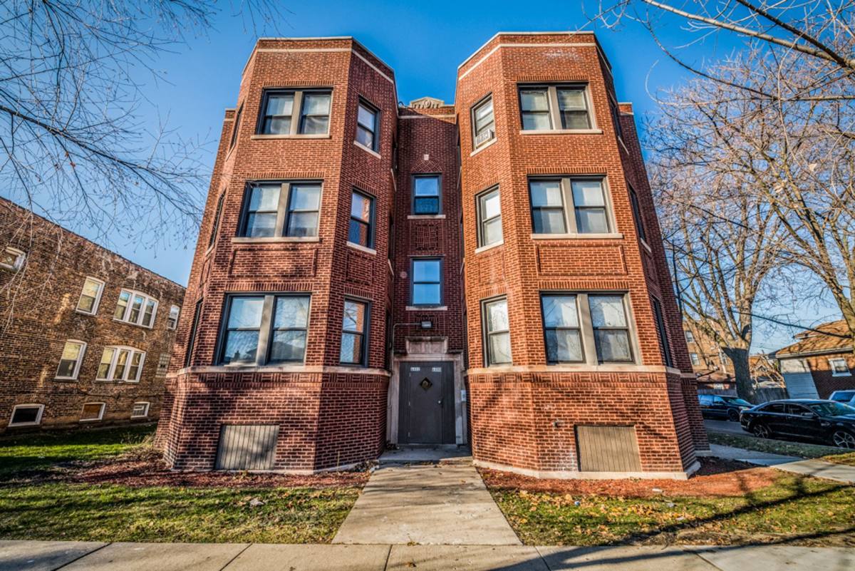 Apartment for rent at 6400 S Rockwell St, Chicago, IL 60629