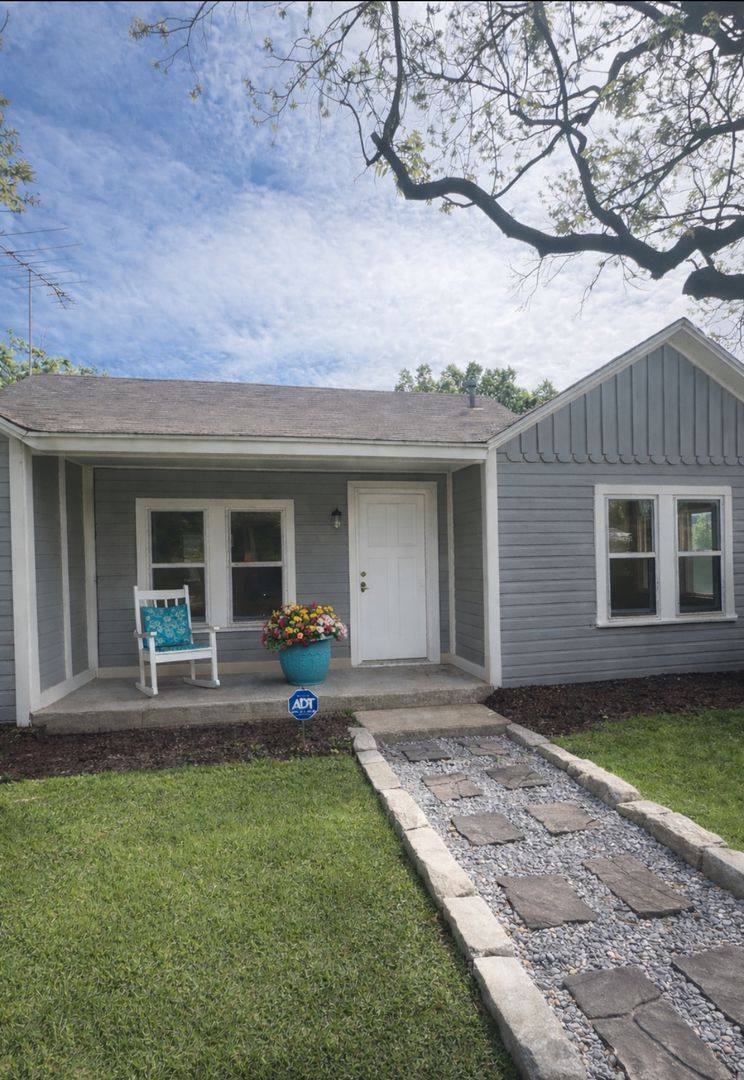 House for rent at 106 N Merrimac St, Weatherford, TX 76086