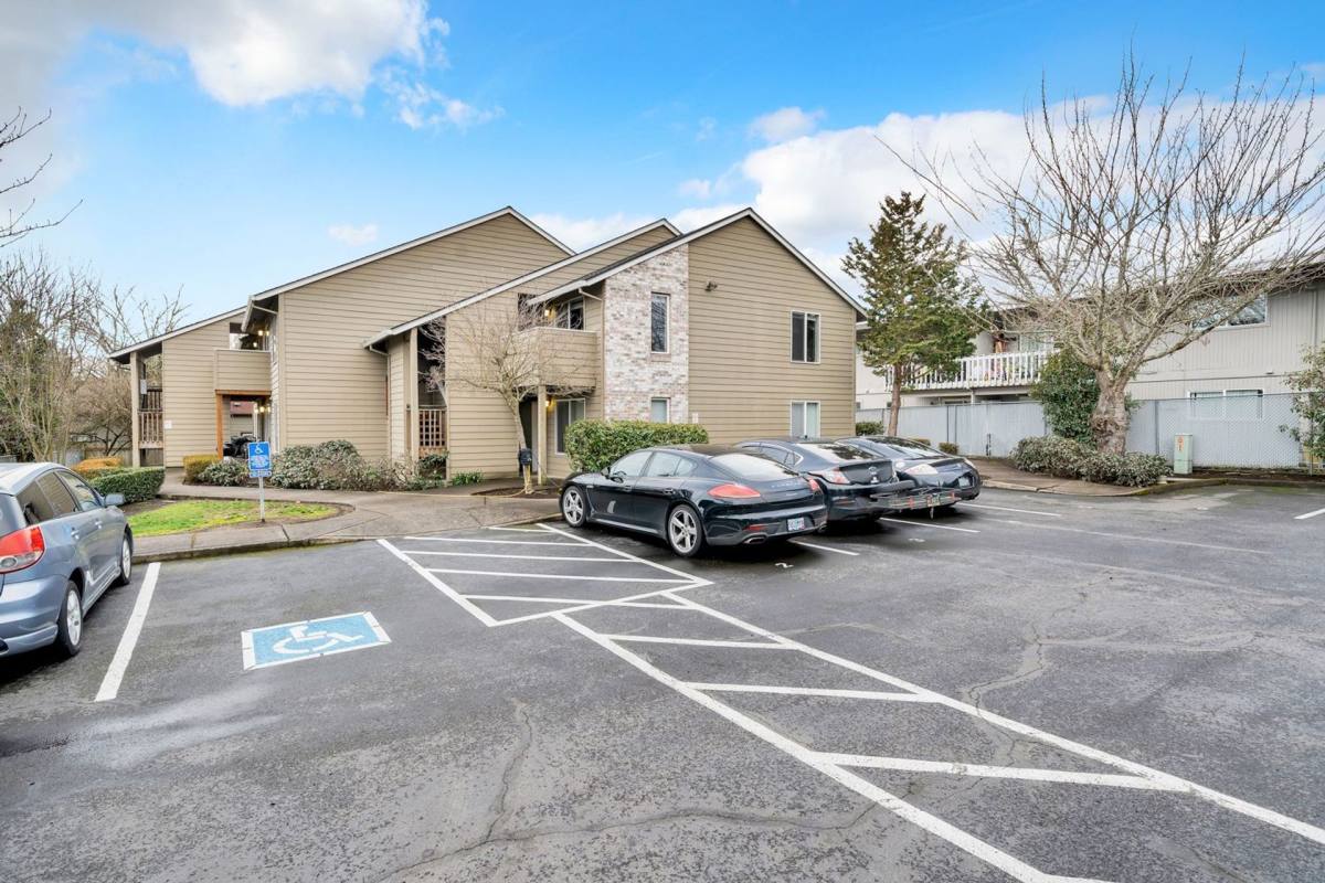 Apartment for rent at 12150 SW Allen Blvd, Beaverton, OR 97005