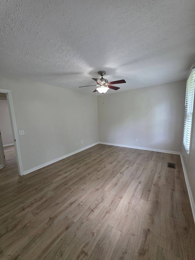 House for rent at 307 Castlewood Dr, Mount Juliet, TN 37122