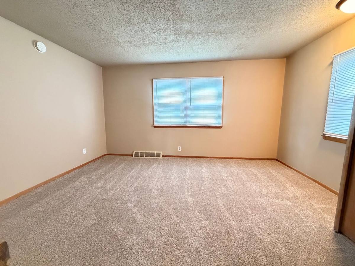 Apartment for rent at 320 S 17th St, Fort Dodge, IA 50501