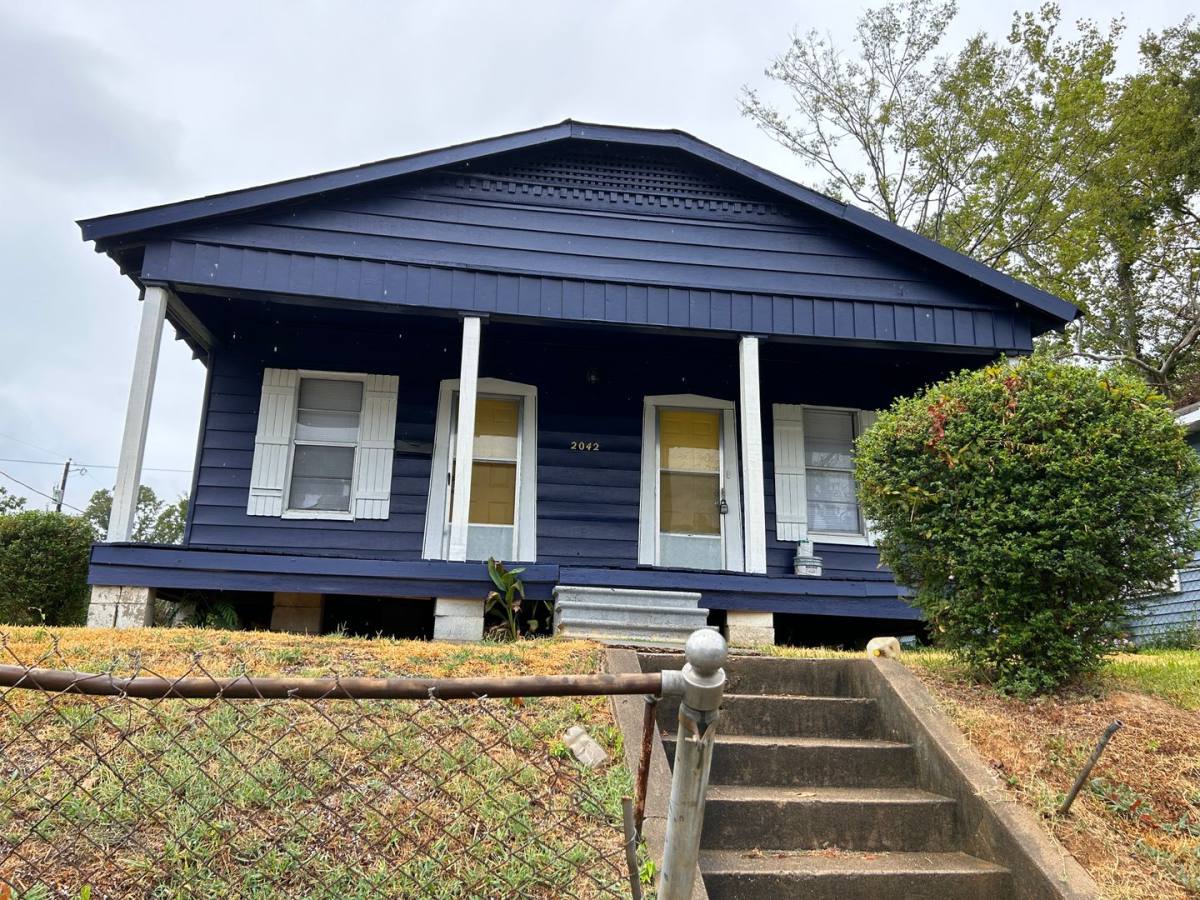 House for rent at 2042 Laurel St, Shreveport, LA 71103