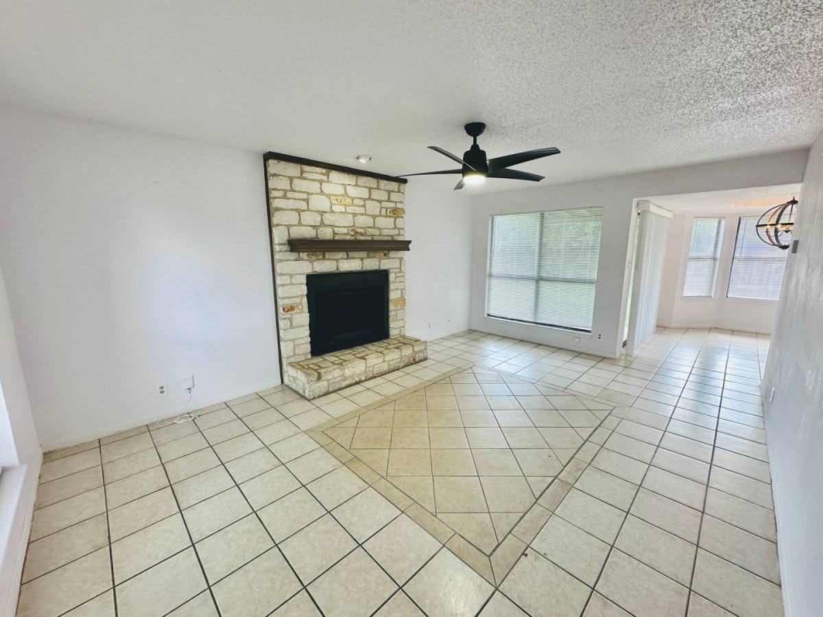 Apartment for rent at 1000 & 1002 Ridgemont St, Round Rock, TX 78664